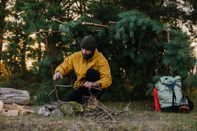 Bushcraft: Sztuka Przetrwania w Naturze